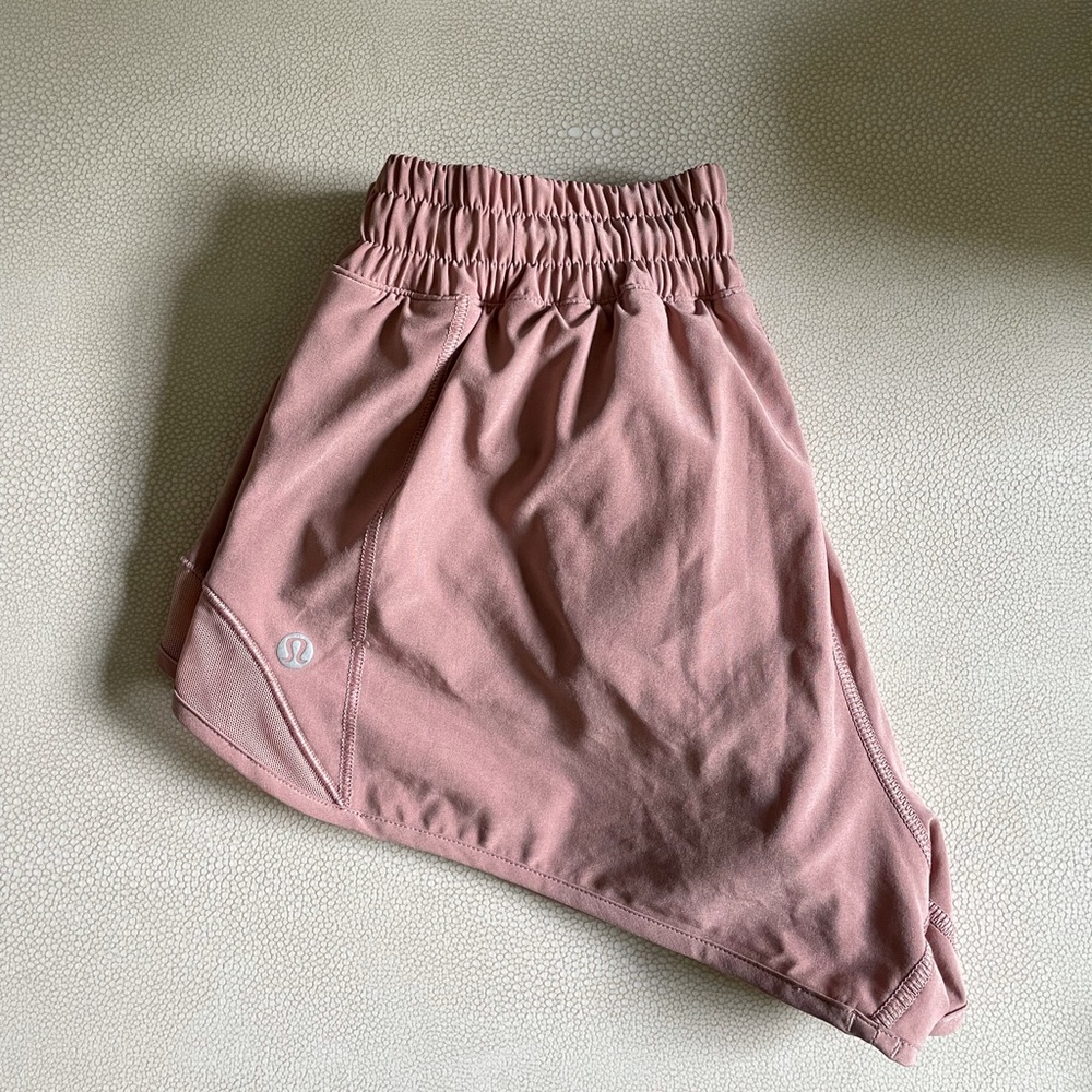 lululemon hotty hot short 2.5